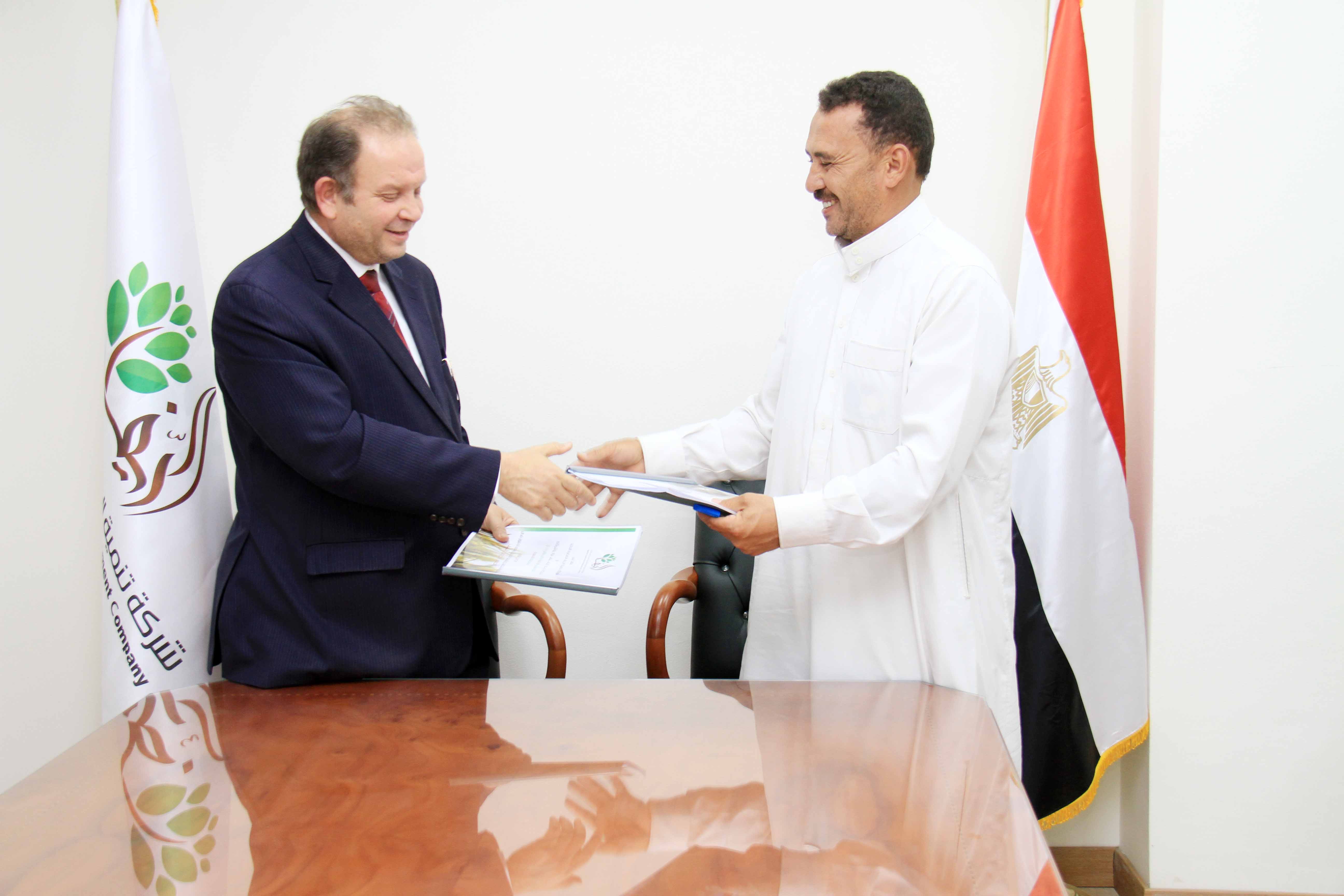 «الريف المصري» توقع 4 عقود تملك مع الشباب فى الـ1.5 مليون فدان (4)