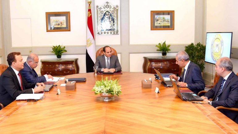 اجتماع الرئيس مع وزيرى التجارة والصناعة والنقل