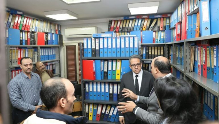 وزير السياحة والاثار