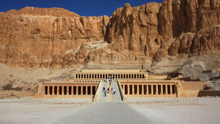 السياحة ؛ الآثار