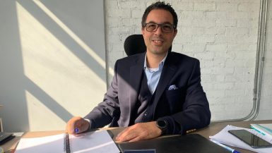 كريم أكرم المدير التنفيذى بشركة أى كوميونتى
