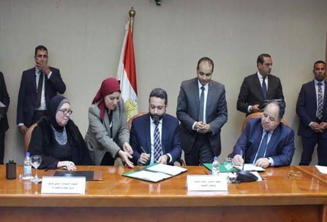 وزراء المالية والصناعة