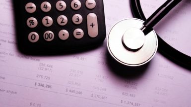 الأطباء ؛ الصحة ؛التمويل ؛البنوك