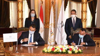 "مصر السيادى" يوقع عقد تطوير منطقة "باب العزب" مع "الأعلى للآثار"