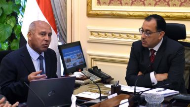 مصطفى مدبولى رئيس مجلس الوزراء ووزير النقل كامل الوزير