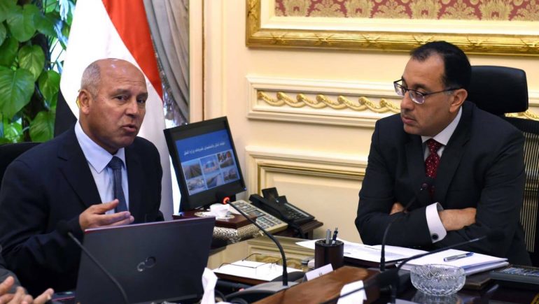 مصطفى مدبولى رئيس مجلس الوزراء ووزير النقل كامل الوزير