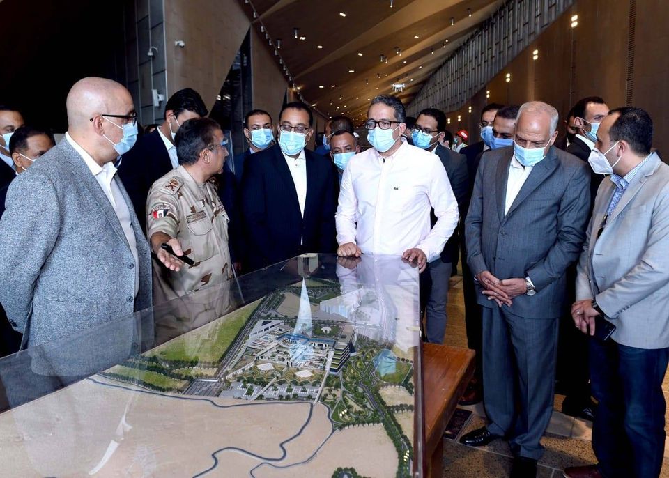مصطفى مدبولى رئيس مجلس الوزراء يتفقد المتحف المصرى الكبير