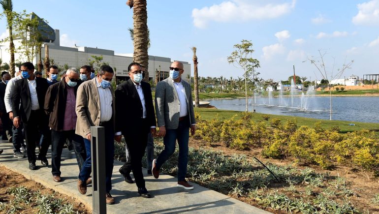 رئيس الوزراء: تطوير سور مجرى العيون وبحيرة عين الصيرة ضمن خطة إعادة الوجه الحضارى للقاهرة التراثية