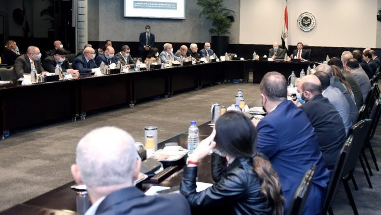 "الاستثمار" و"الجمارك" يبحثان فرص وتحديات الاستثمار بحضور الشركات