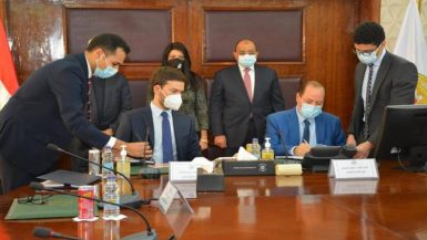 الحكومة توقع عقد استشارات مشروع مصرف "كيتشنر" مع "ليبان كونسلت"