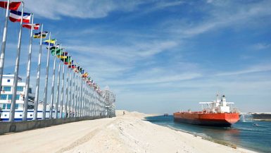 ناقلة بترول فى قناة السويس