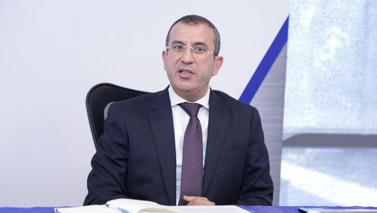 حسام حسين رئيس القطاع المالى لشركة راية القابضة للاستثمارات المالية