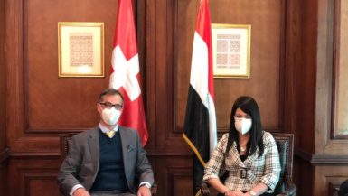 "التعاون الدولى" تبحث مع سفير سويسرا سبل التعاون فى مجالات تنموية مختلفة