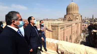 رئيس الوزراء: تطوير "القاهرة التاريخية" بمعايير "اليونسكو".. ونحتاج لدعم أهالى المنطقة