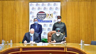 "الوطنية للمقاولات" توقع عقد إنشاء مصانع الغزل والنسيج فى كفر الدوار بتكلفة 2.4 مليار جنيه