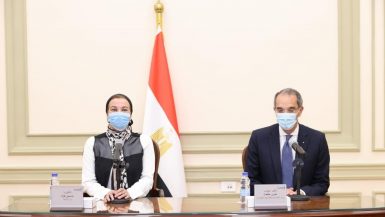 "البيئة" و"الاتصالات" تراجعان اشتراطات الموافقات البيئية لإنشاء أبراج الهاتف المحمول