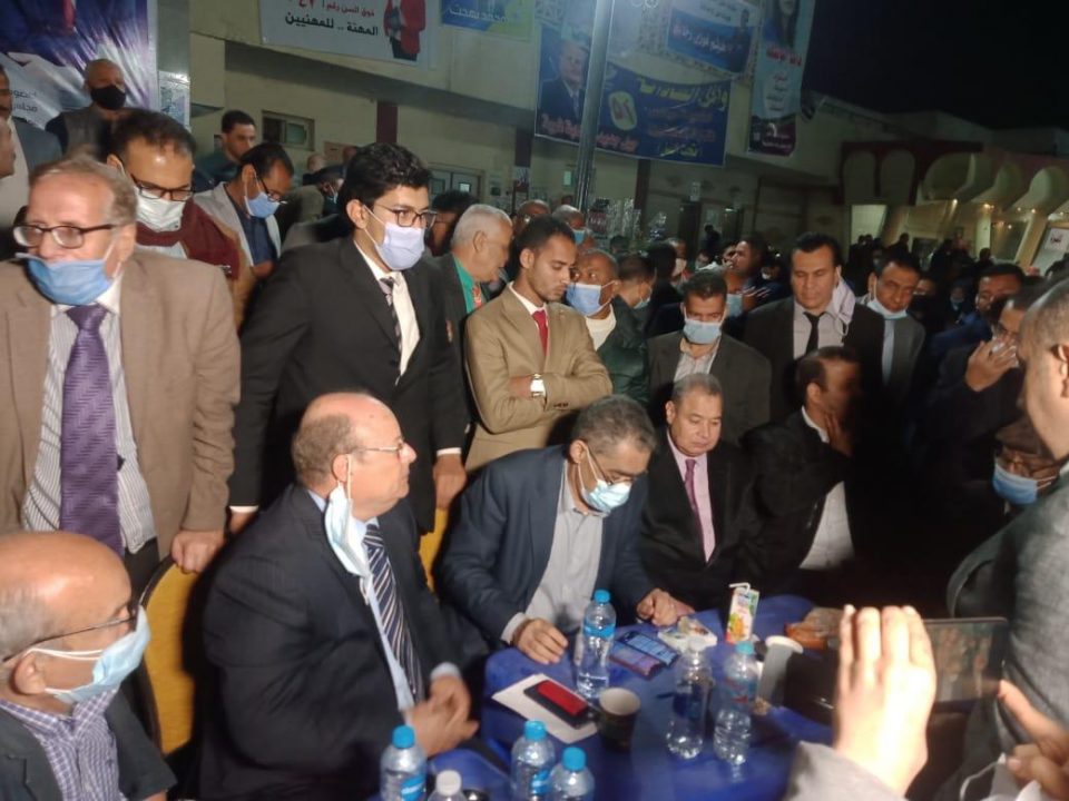 ضياء رشوان أثناء فرز الأصوات