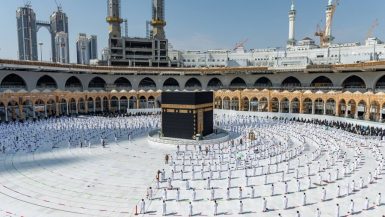 السعودية تعتمد شرط جديد لدخول الحرمين الشريفين.. تعرف عليه