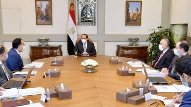 الرئيس السيسى يوجه بالاستمرار فى الحفاظ على معدلات الأداء الاقتصادى الإيجابية