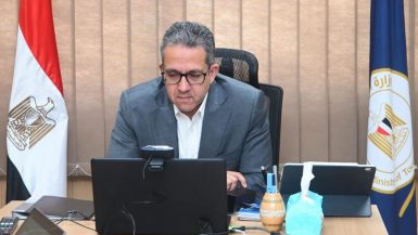 لقاء بين "السياحة" و"المركزى" لمناقشة تذليل المعوقات أمام الشركات للاستفادة من مبادرات دعم القطاع