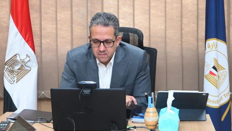 لقاء بين "السياحة" و"المركزى" لمناقشة تذليل المعوقات أمام الشركات للاستفادة من مبادرات دعم القطاع