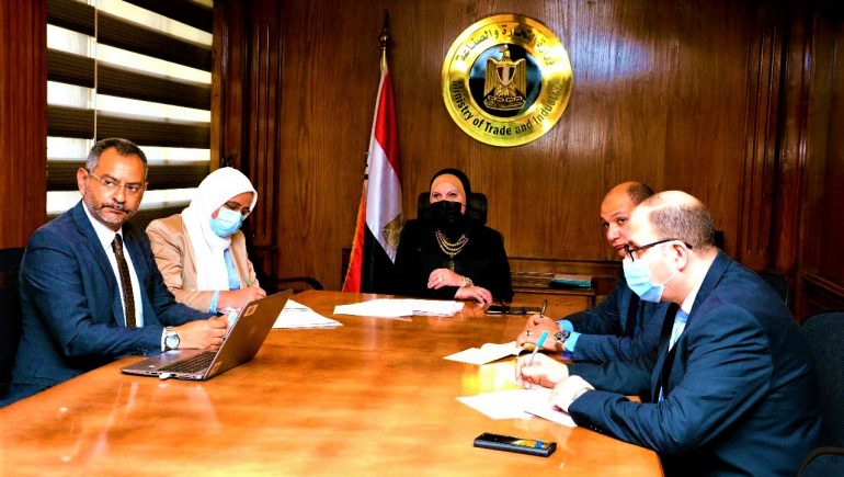 وزيرة التجارة: نسعى لجذب المزيد من الاستثمارات المحلية والأجنبية لصناعة السيارات