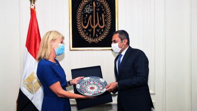 "مصر" تبحث مع "السويد" التعاون المشترك فى مجال النقل الذكى المستدام بالمدن الجديدة