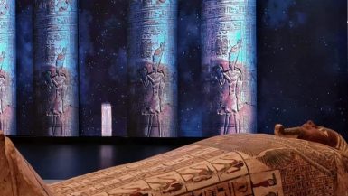 وصول تابوت "بسماتيك بن أوزير" الأثرى لمقر الجناح المصرى بـ"إكسبو دبى"