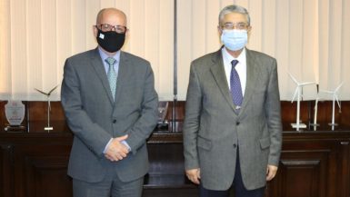 وزير الكهرباء يبحث مع سفير قبرص مستجدات مشروع الربط الكهربائى بين البلدين