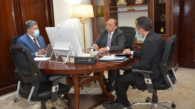 وزيرا التنمية المحلية والبيئة يناقشان آخر مستجدات منظومة عقود التشغيل للمخلفات بالقاهرة