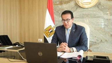 خالد عبدالغفار وزير التعليم العالى والبحث العلمى