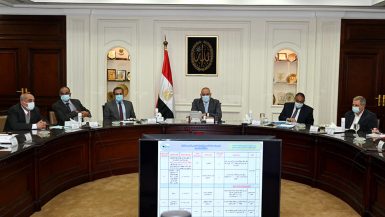 وزير الإسكان يتابع جهود قطاع المرافق فى التعامل مع مياه الأمطار