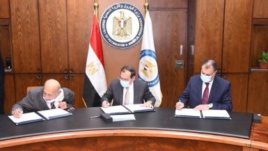 "مصر" توقع اتفاقيتين للتنقيب عن البترول باستثمارات 506 ملايين دولار